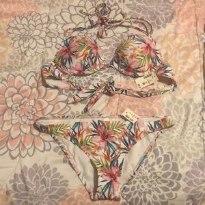 Floral bikini set 🌞